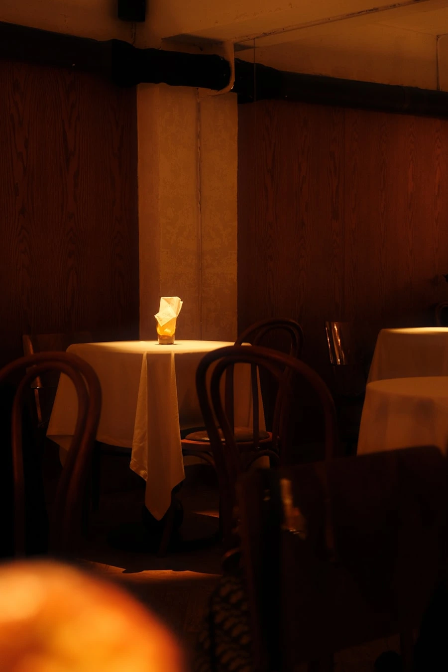 Mesa a la luz de las velas